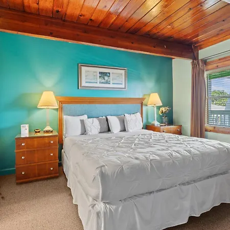 Oceanfront Inn Room #7 - Partial Ocean View - King Bed